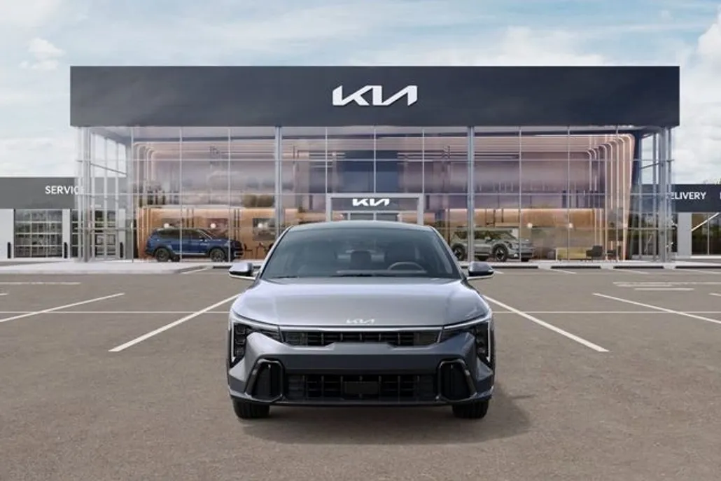 2025 Kia K4 GT-Line photo 1