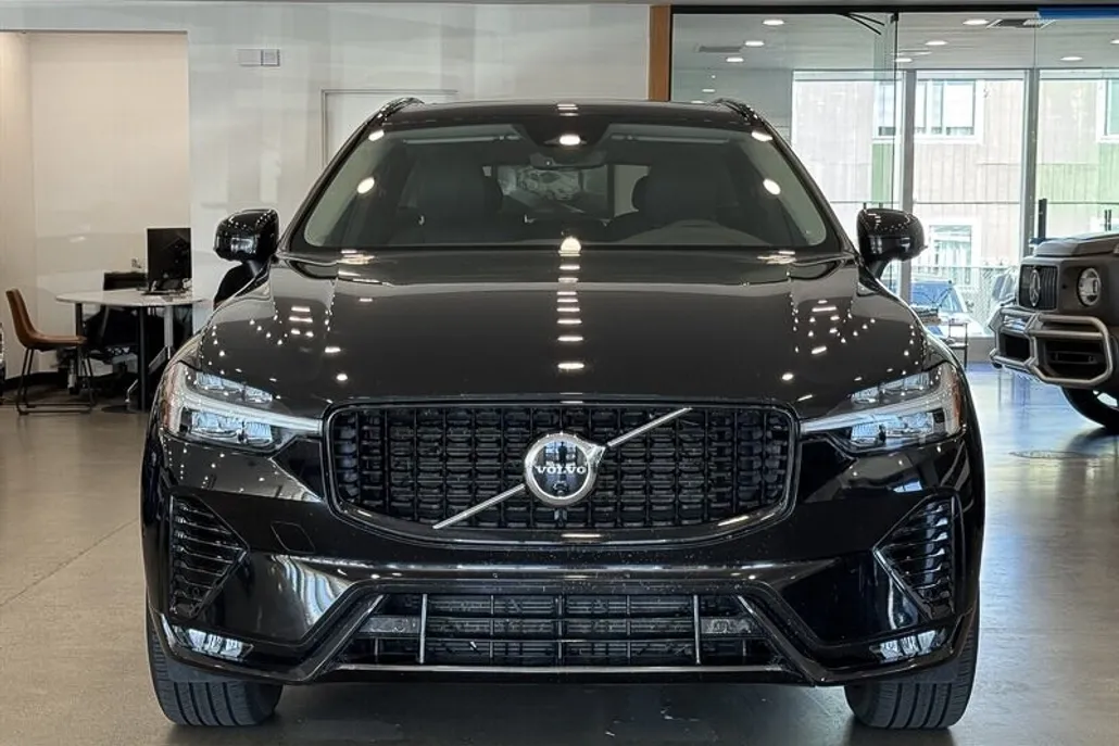 2024 Volvo XC60 B5 Plus photo 1
