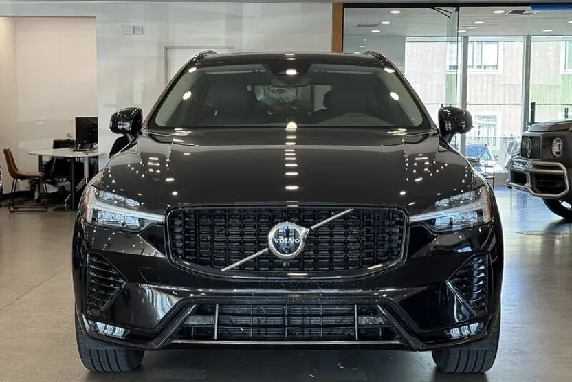 2024 Volvo XC60 B5 Plus photo 1