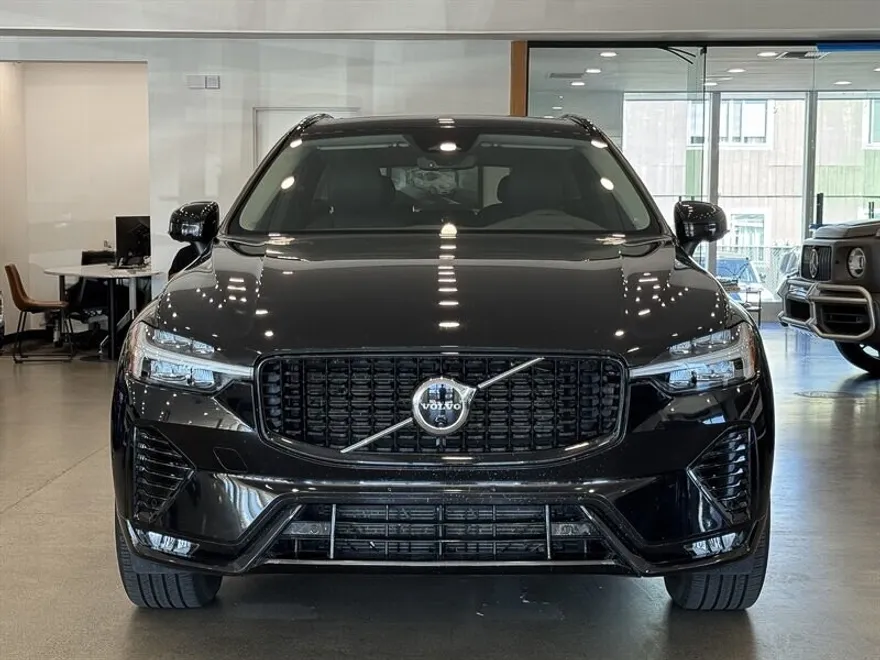 2024 Volvo XC60 B5 Plus photo 1