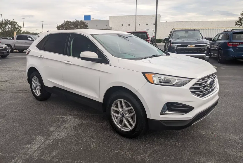 2022 Ford Edge SEL photo 1