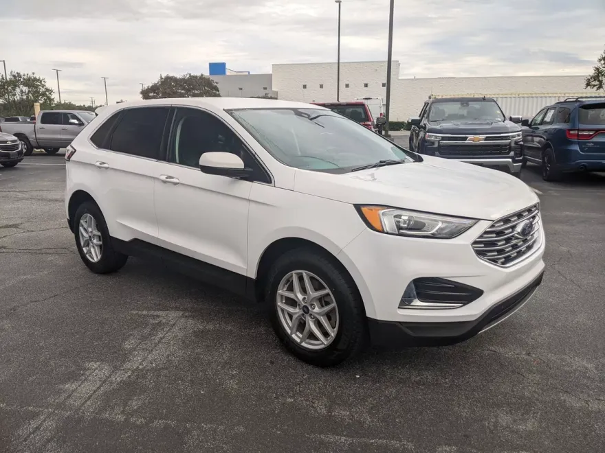 2022 Ford Edge SEL photo 1
