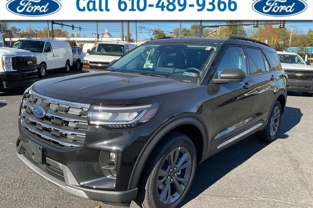 2025 Ford Explorer photo 1