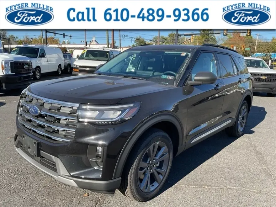 2025 Ford Explorer photo 1