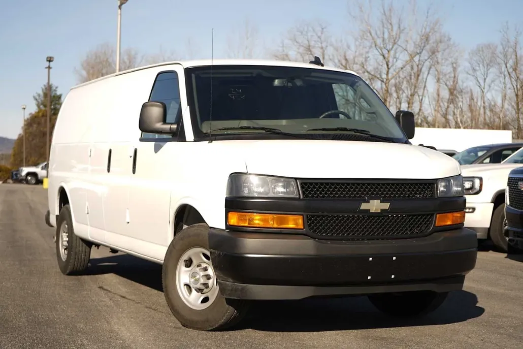 2024 Chevrolet Express Cargo 3500 photo 1