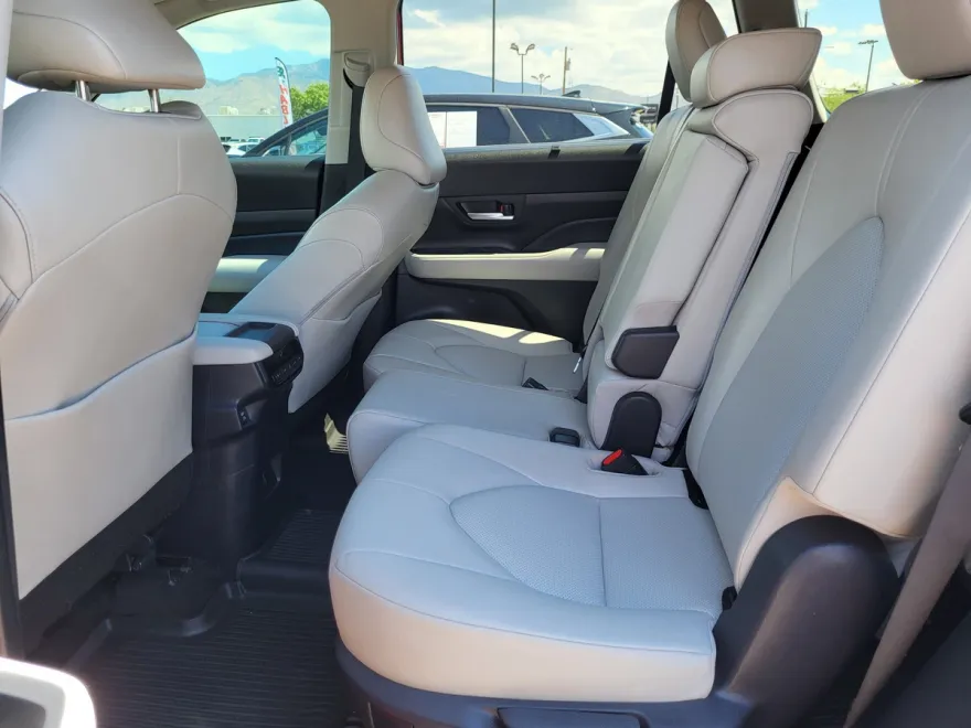 2024 Toyota Grand Highlander XLE AWD photo 1
