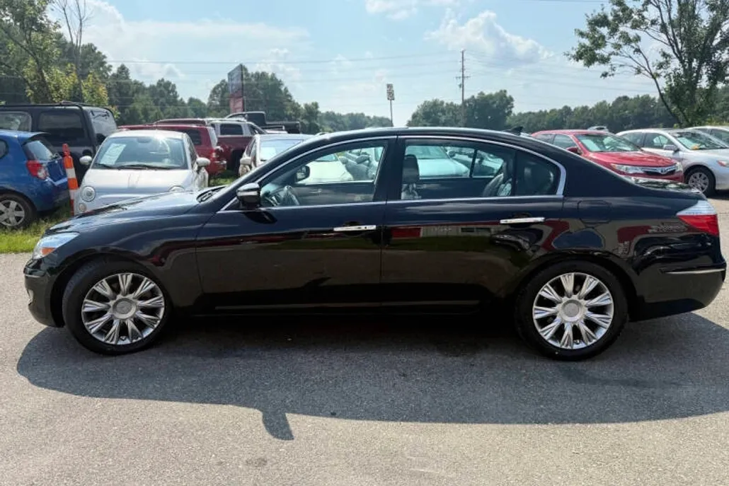 2011 Hyundai Genesis 3.8 photo 1