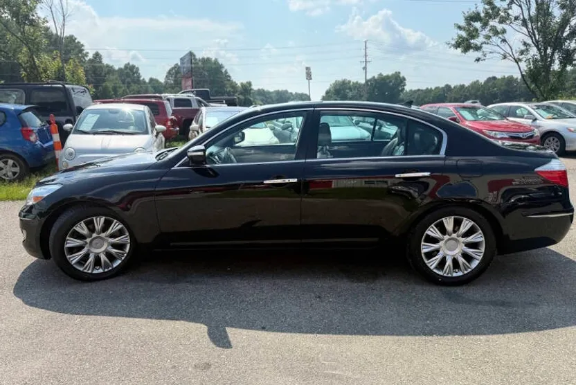2011 Hyundai Genesis 3.8 photo 1