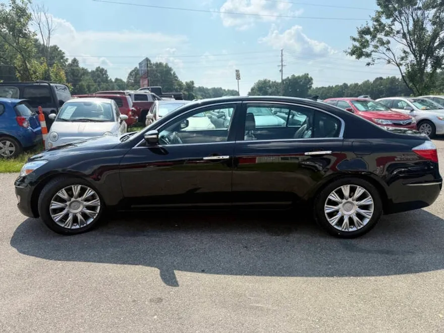 2011 Hyundai Genesis 3.8 photo 1