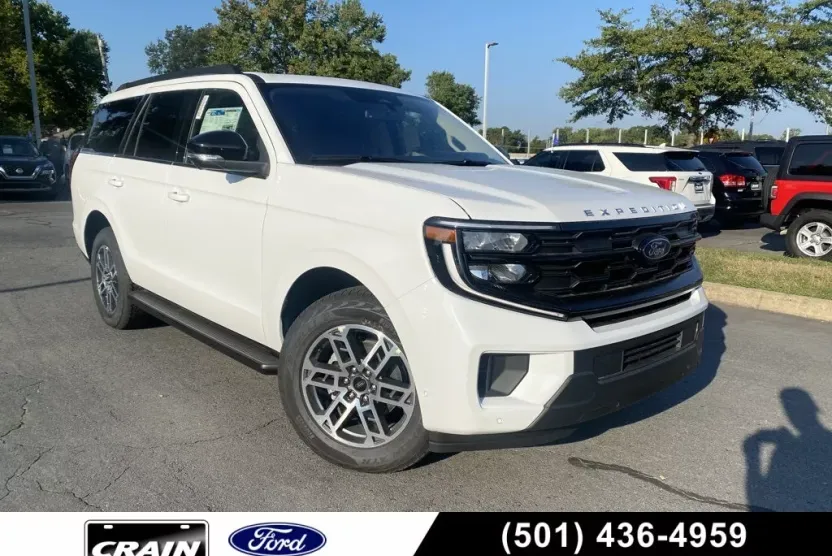 2025 Ford Expedition photo 1