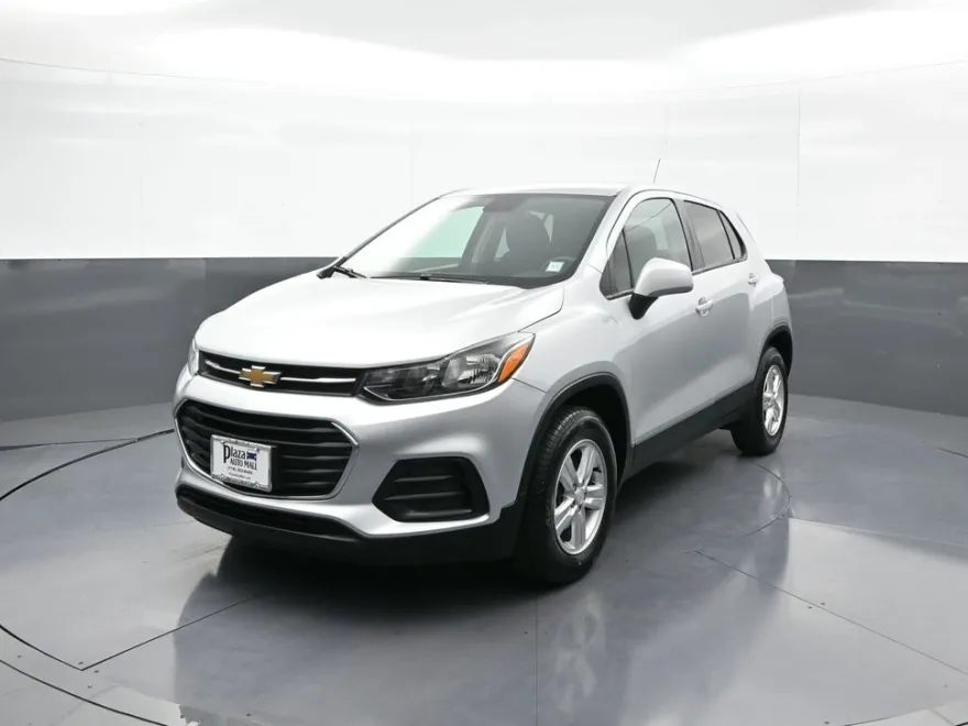 2022 Chevrolet Trax LS photo 1