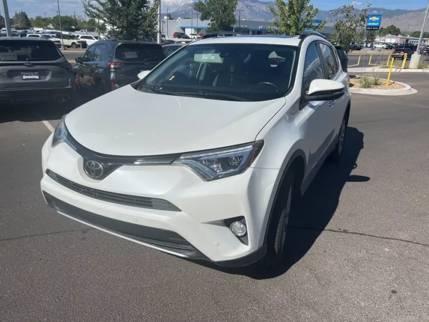 2017 Toyota RAV4 Limited photo 1