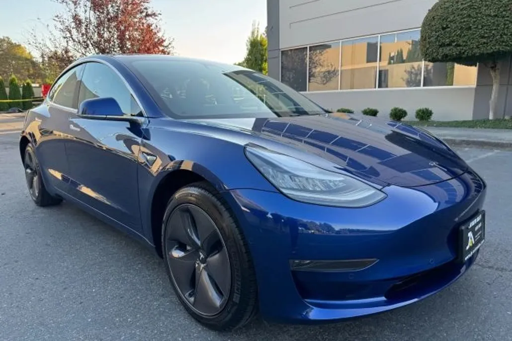 2020 Tesla Model 3 Standard Range Plus photo 1