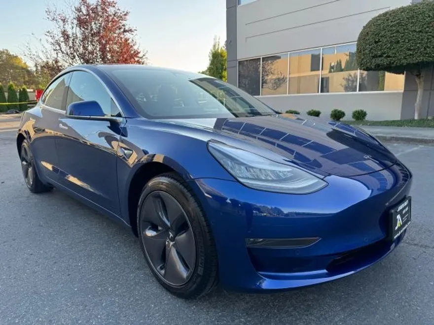 2020 Tesla Model 3 Standard Range Plus photo 1