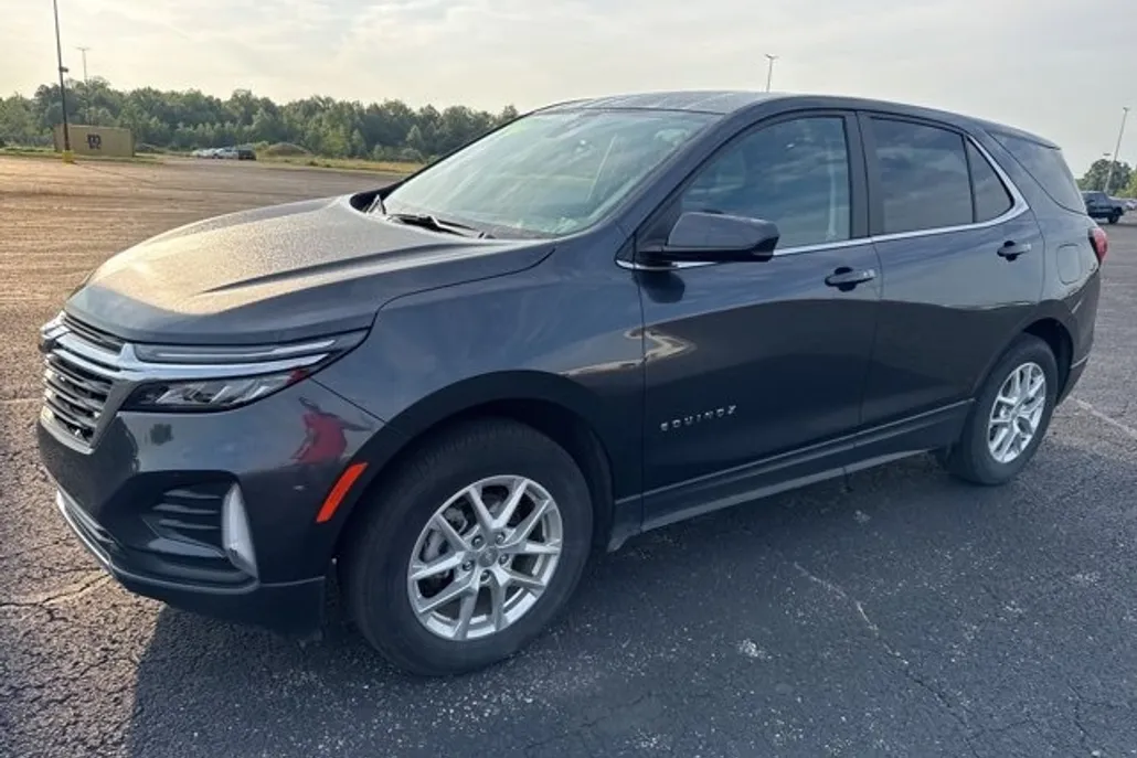 2023 Chevrolet Equinox LT photo 1