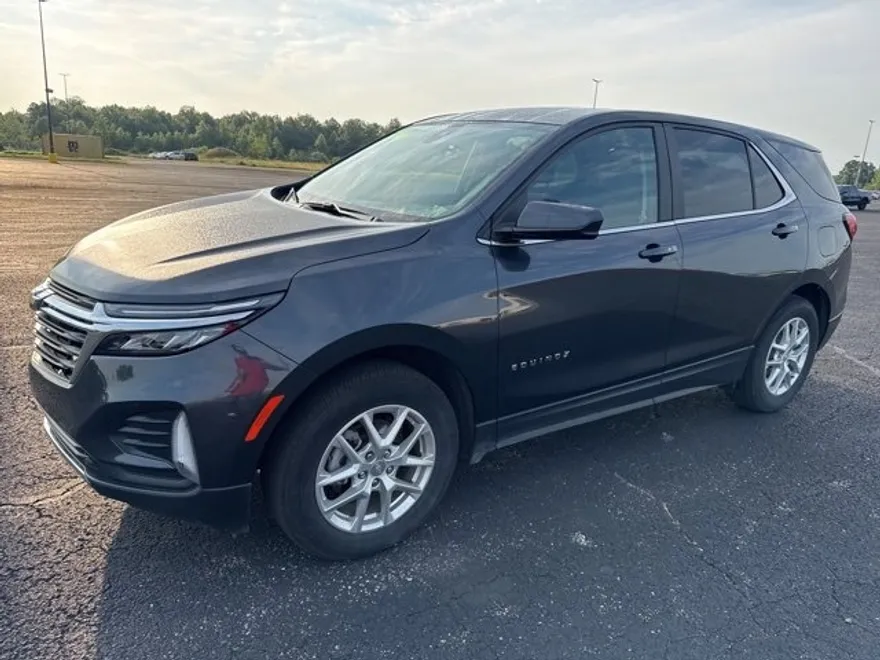2023 Chevrolet Equinox LT photo 1