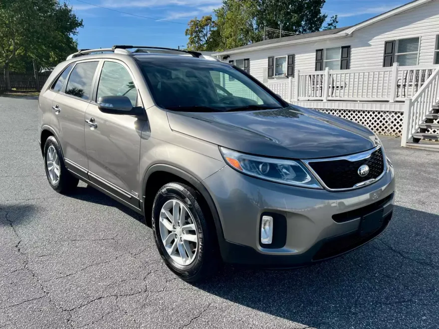 2015 Kia Sorento LX photo 1