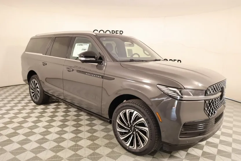 2025 Lincoln Navigator Black Label photo 1