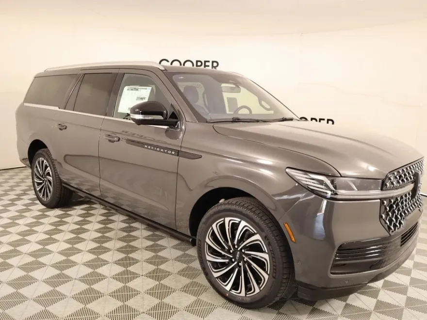 2025 Lincoln Navigator Black Label photo 1