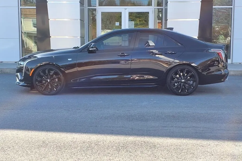 2022 Cadillac CT4 Sport photo 1