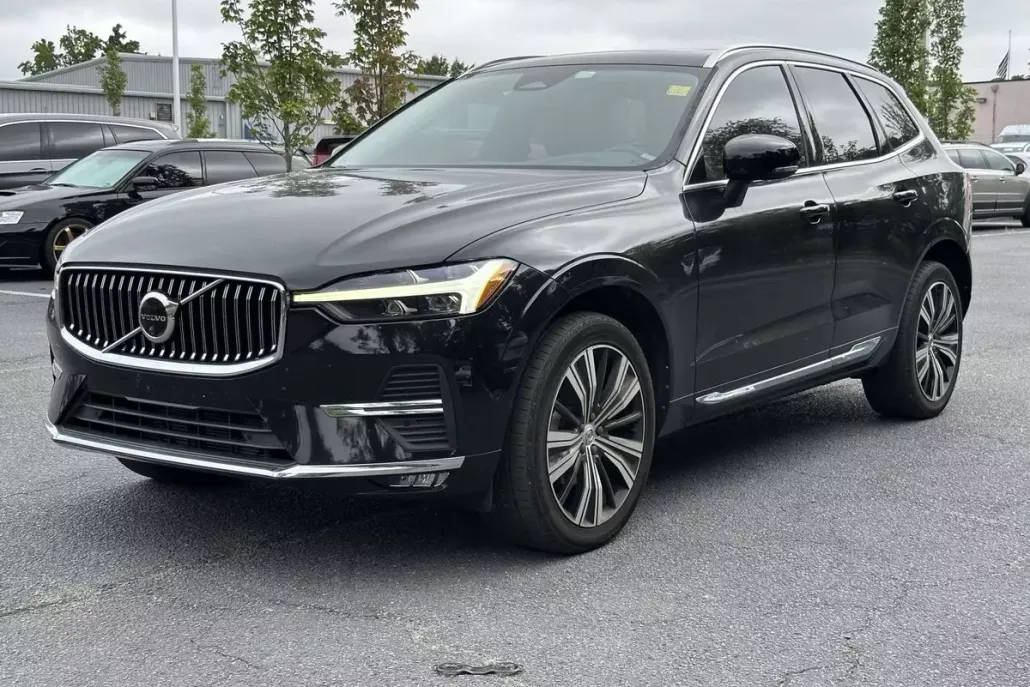 2023 Volvo XC60 B5 Plus photo 1