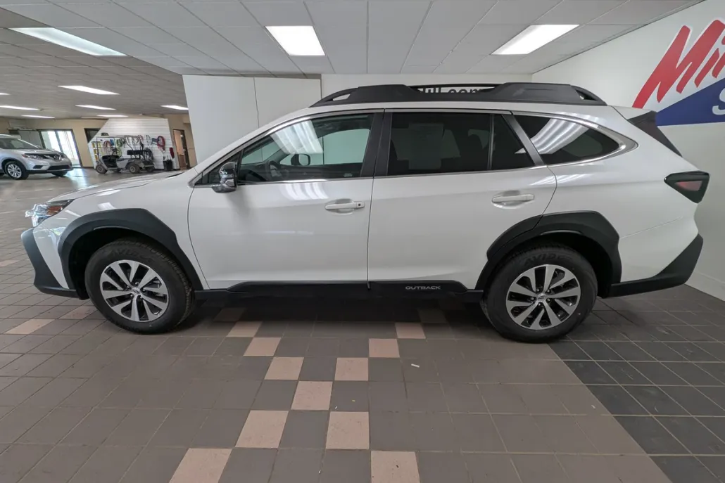 2025 Subaru Outback Premium photo 1