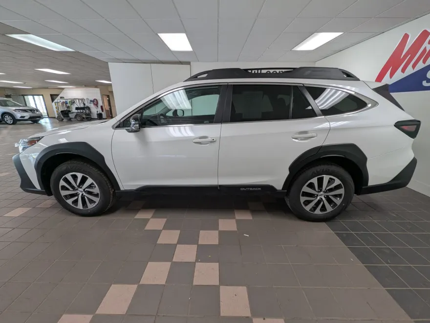 2025 Subaru Outback Premium photo 1