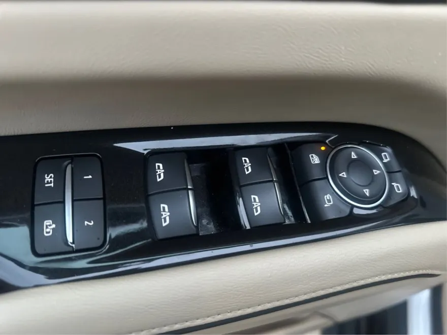 2021 Cadillac Escalade Premium Luxury photo 32