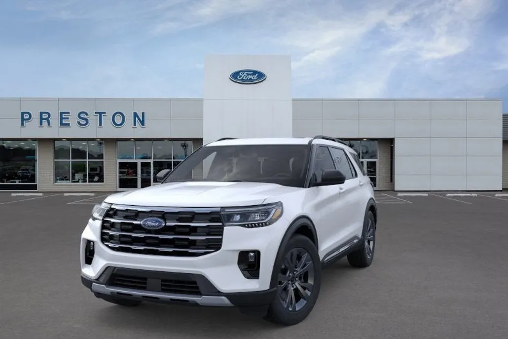2025 Ford Explorer photo 1