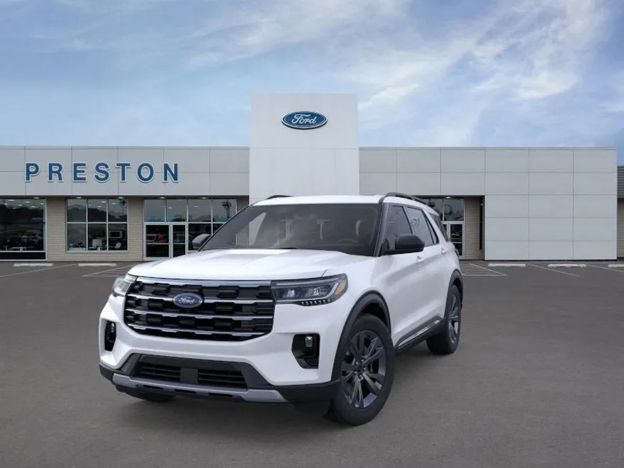 2025 Ford Explorer photo 1