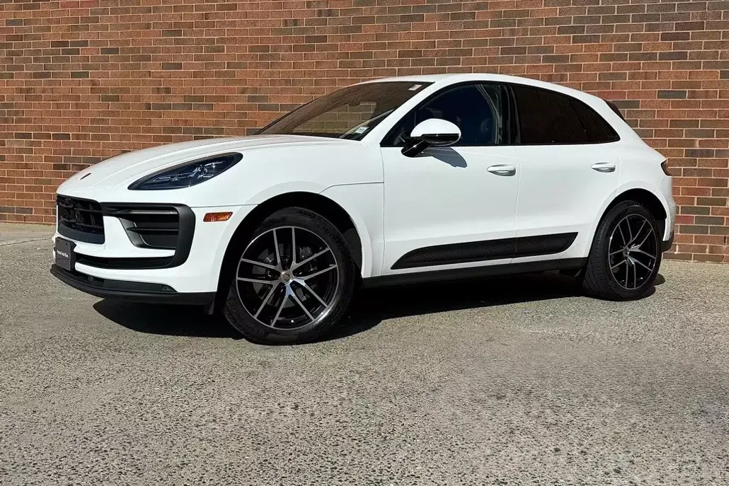 2024 Porsche Macan T photo 1