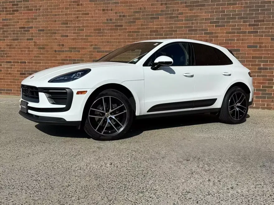 2024 Porsche Macan T photo 1
