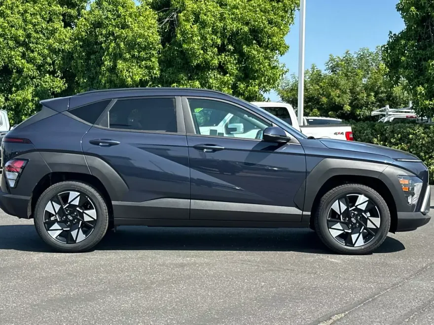 2025 Hyundai Kona SEL photo 1