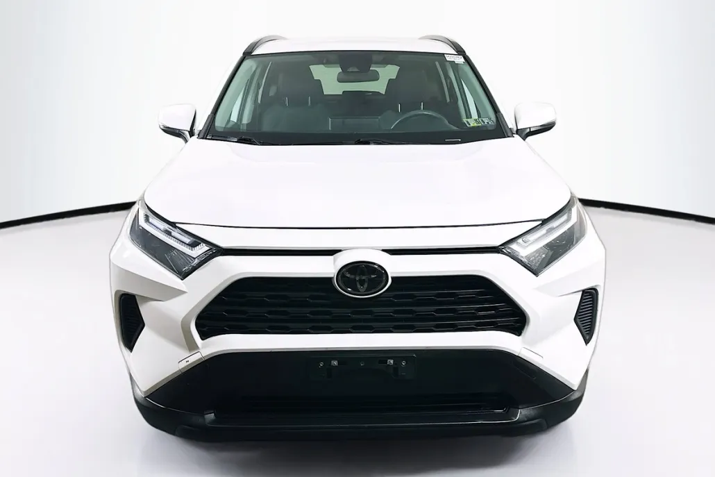 2023 Toyota RAV4 XLE photo 1