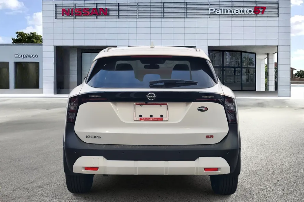 2025 Nissan Kicks SR photo 1