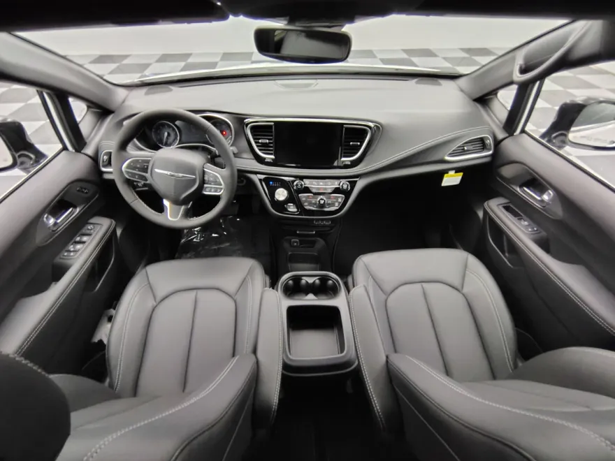 2025 Chrysler Pacifica photo 1
