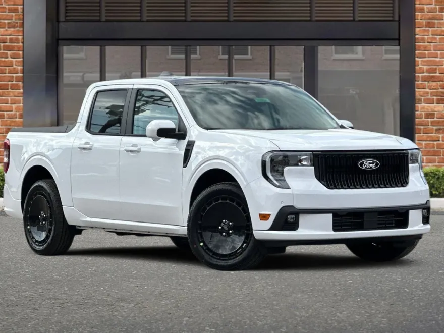 2025 Ford Maverick photo 2