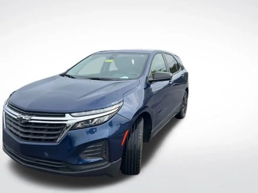 2023 Chevrolet Equinox LS photo 1