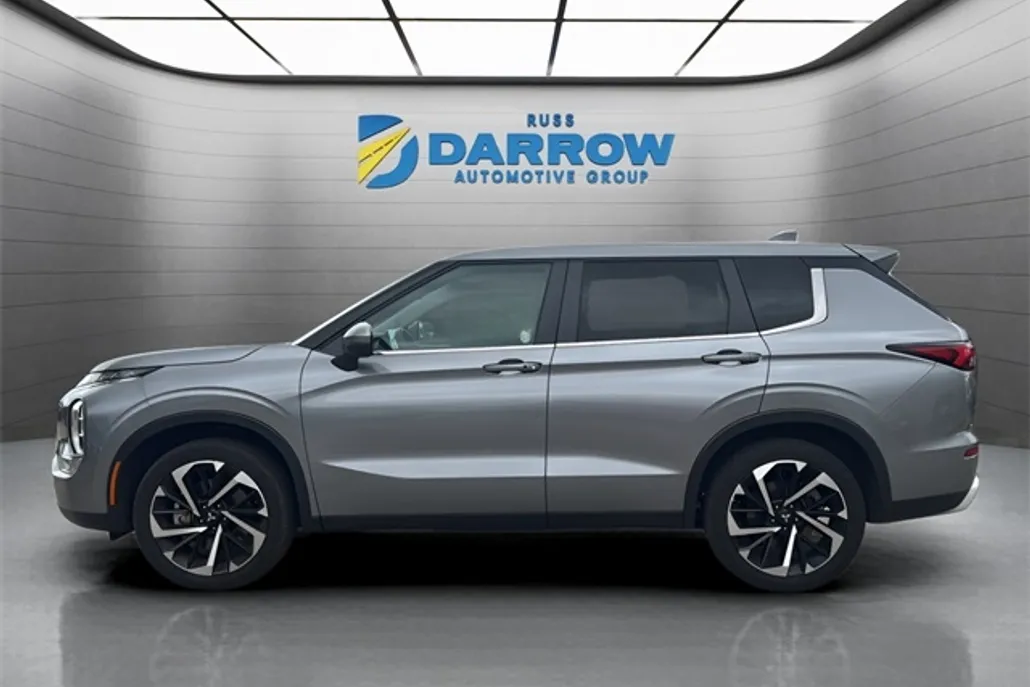 2024 Mitsubishi Outlander SE photo 1