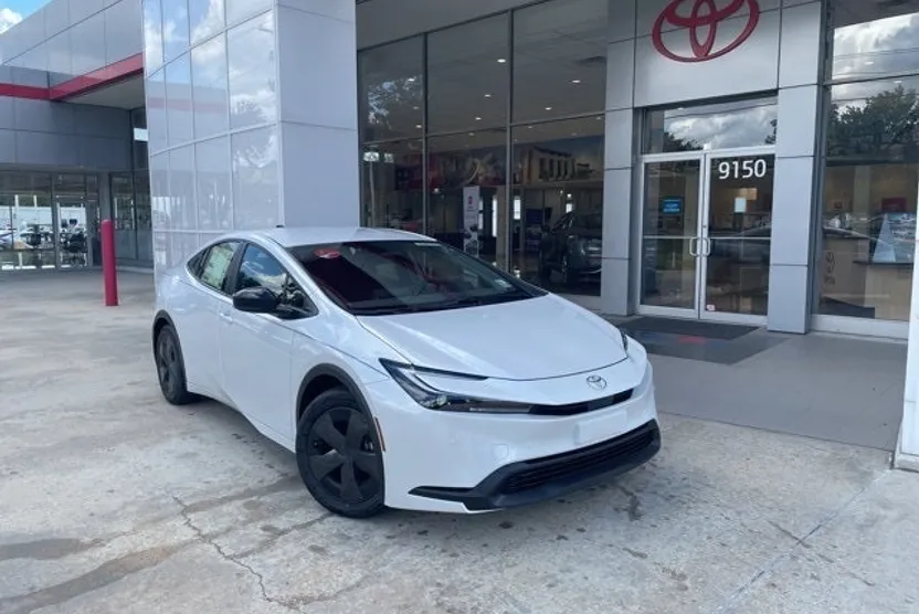 2026 Toyota Prius LE photo 1