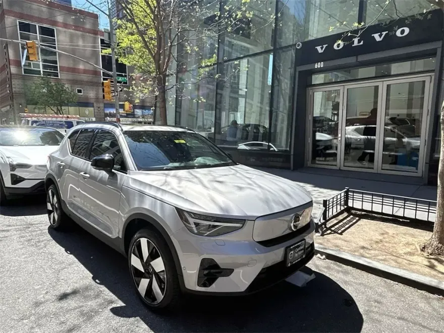 2023 Volvo XC40 Recharge Ultimate photo 1