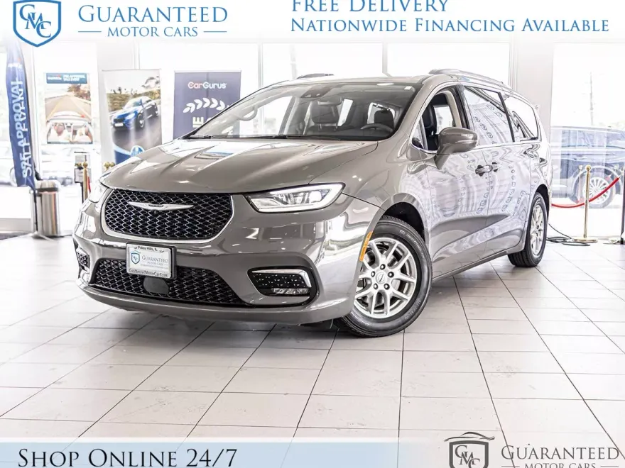 2022 Chrysler Pacifica Touring L photo 1