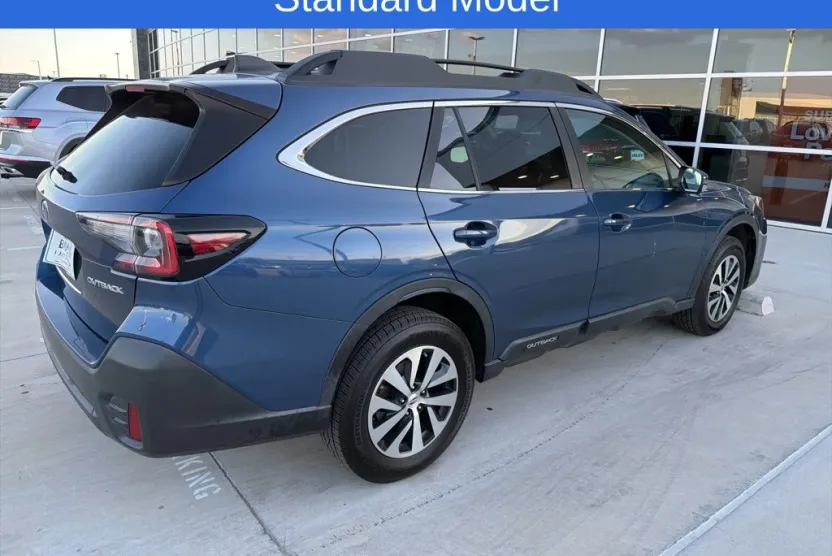 2022 Subaru Outback Premium photo 1