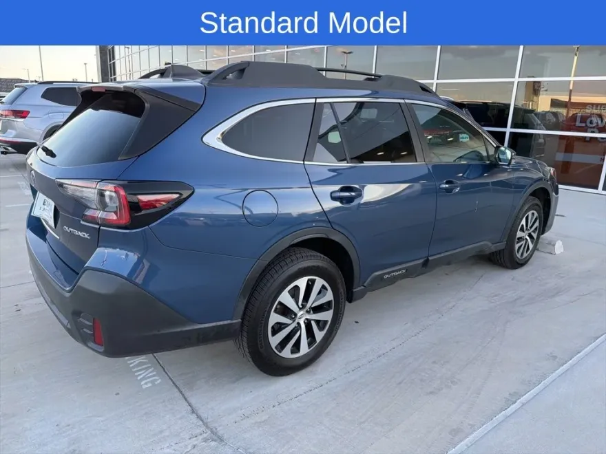 2022 Subaru Outback Premium photo 1