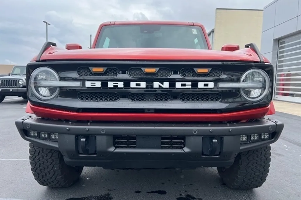 2022 Ford Bronco Outer Banks photo 1