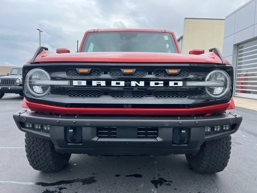 2022 Ford Bronco Outer Banks photo 1