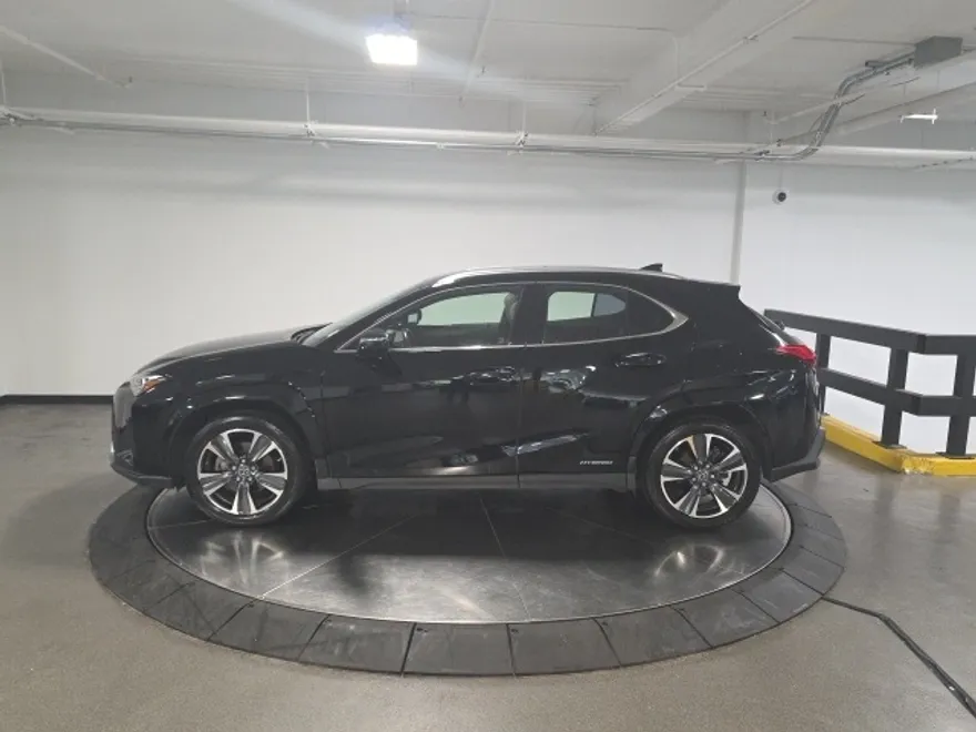2022 Lexus UX 250h photo 1
