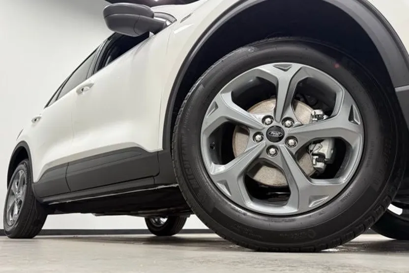 2026 Ford Escape ST-Line photo 1