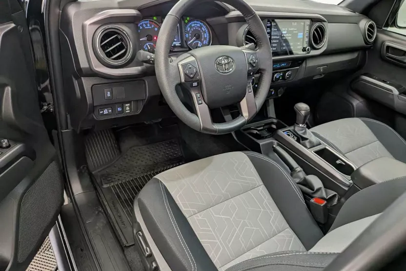 2023 Toyota Tacoma TRD V6 photo 1