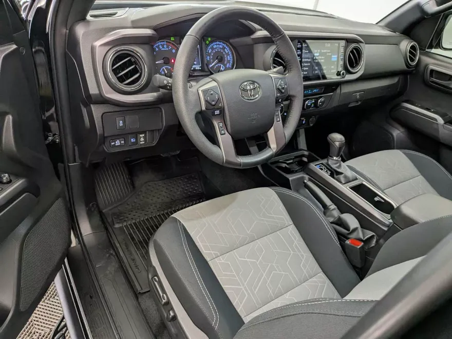 2023 Toyota Tacoma TRD V6 photo 1